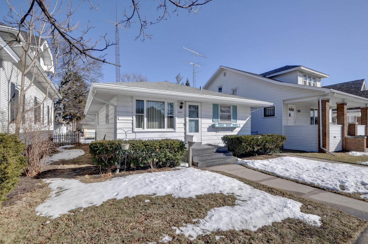2221 La Salle St., Racine, WI 53402