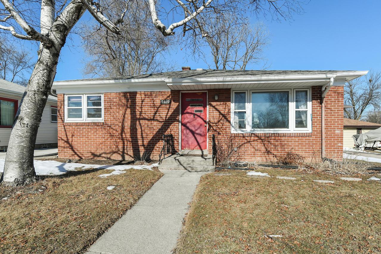 2610 Rapids Dr, Racine, WI 53404