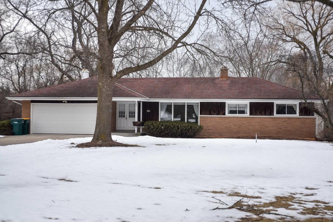 11638 N Bobolink Ln, Mequon, WI 53092