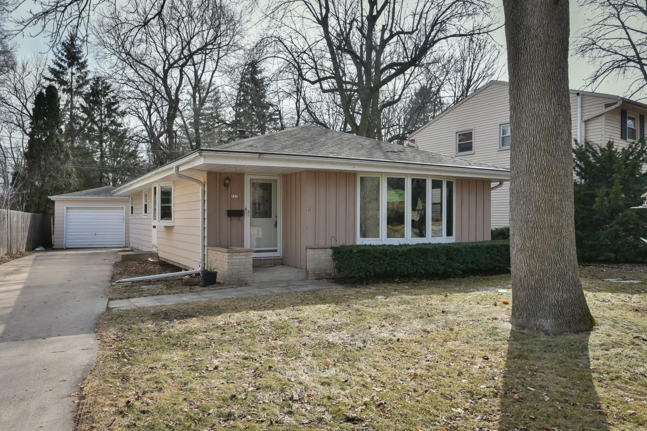 837 W La Salle Ave, Glendale, WI 53209