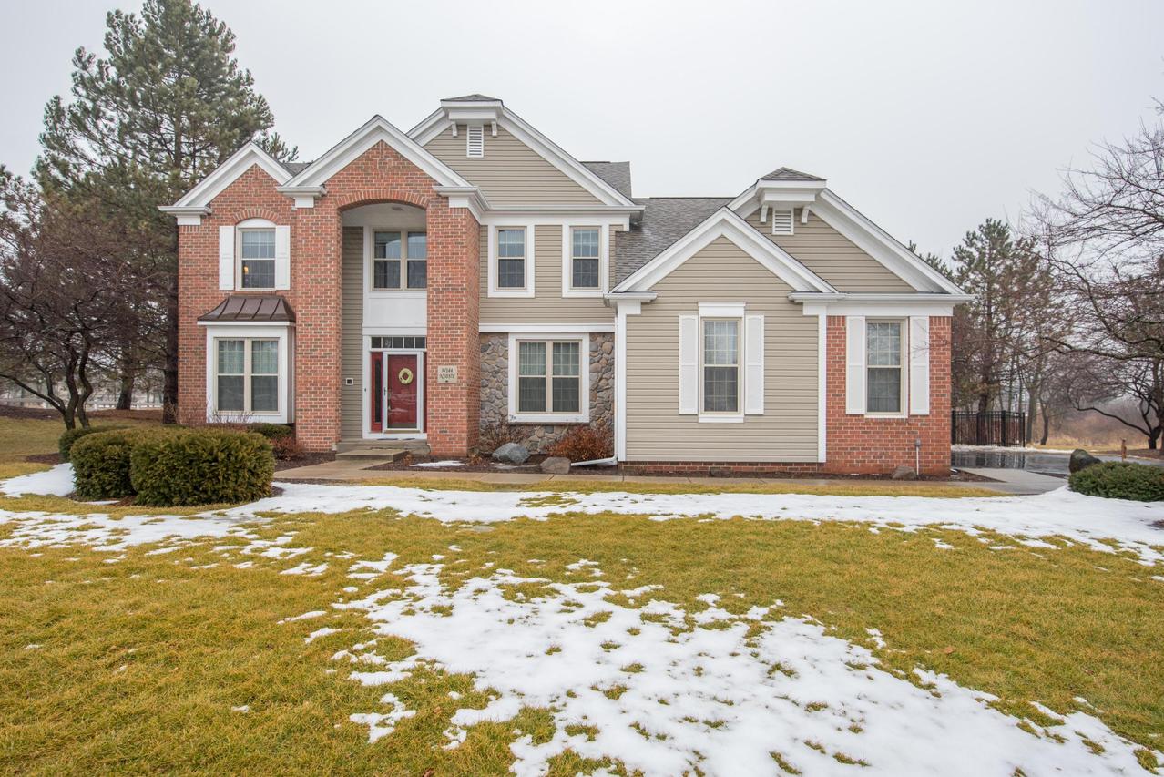 W144N10378 Raintree Dr, Germantown, WI 53022