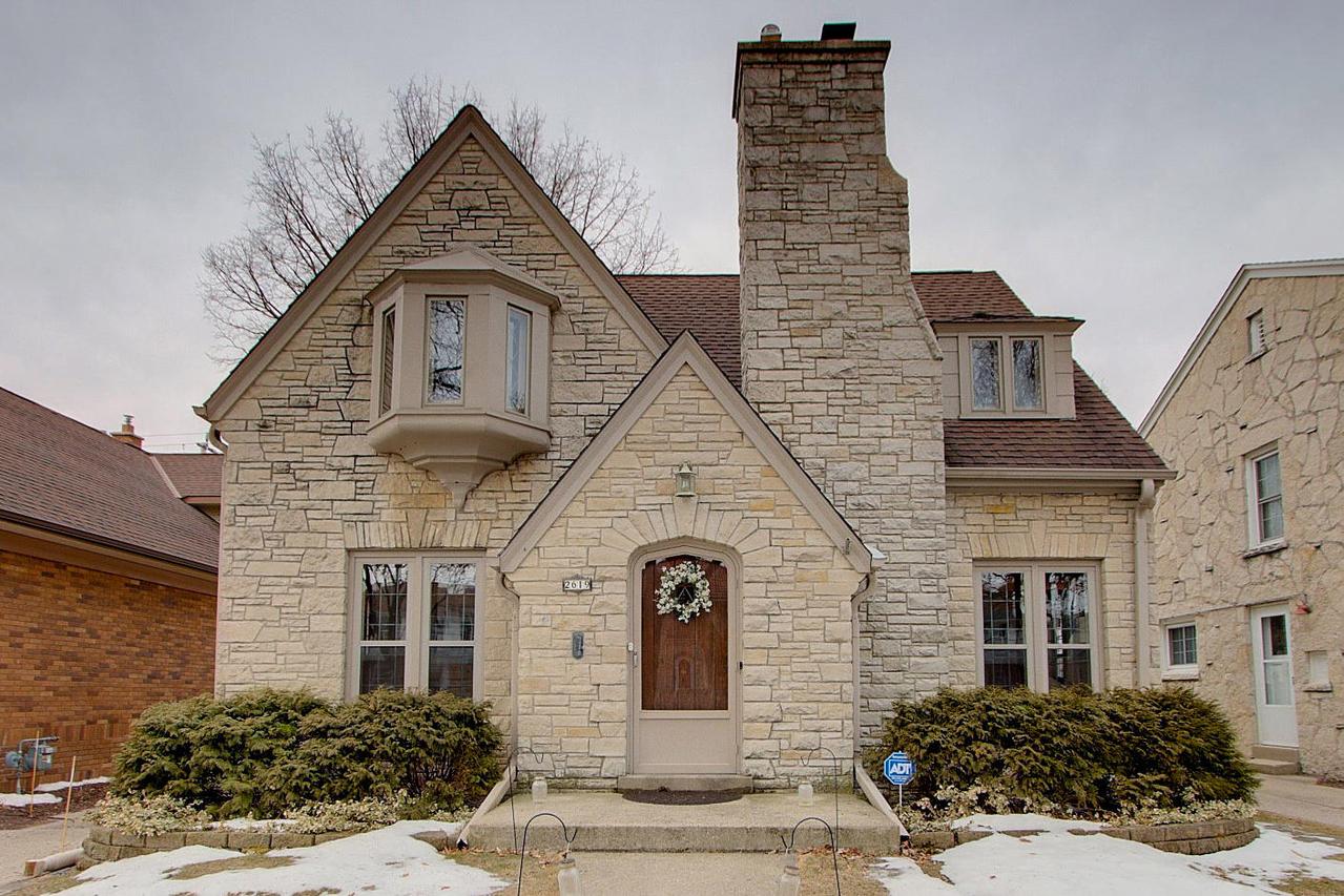 2619 N Lefeber Ave., Wauwatosa, WI 53213