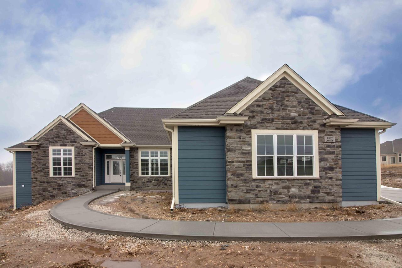 W271N6696 Batterjohn Dr, Lisbon, WI 53089