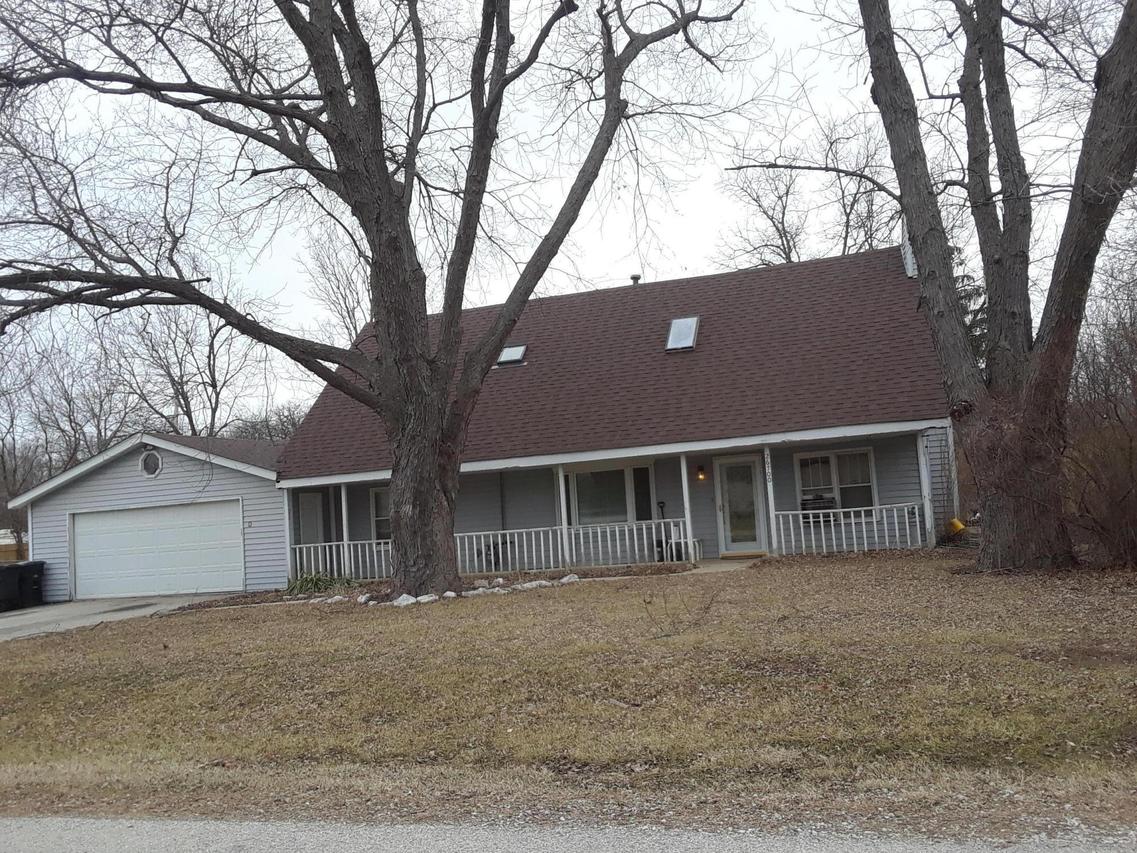 26700 103rd Pl, Salem, WI 53179