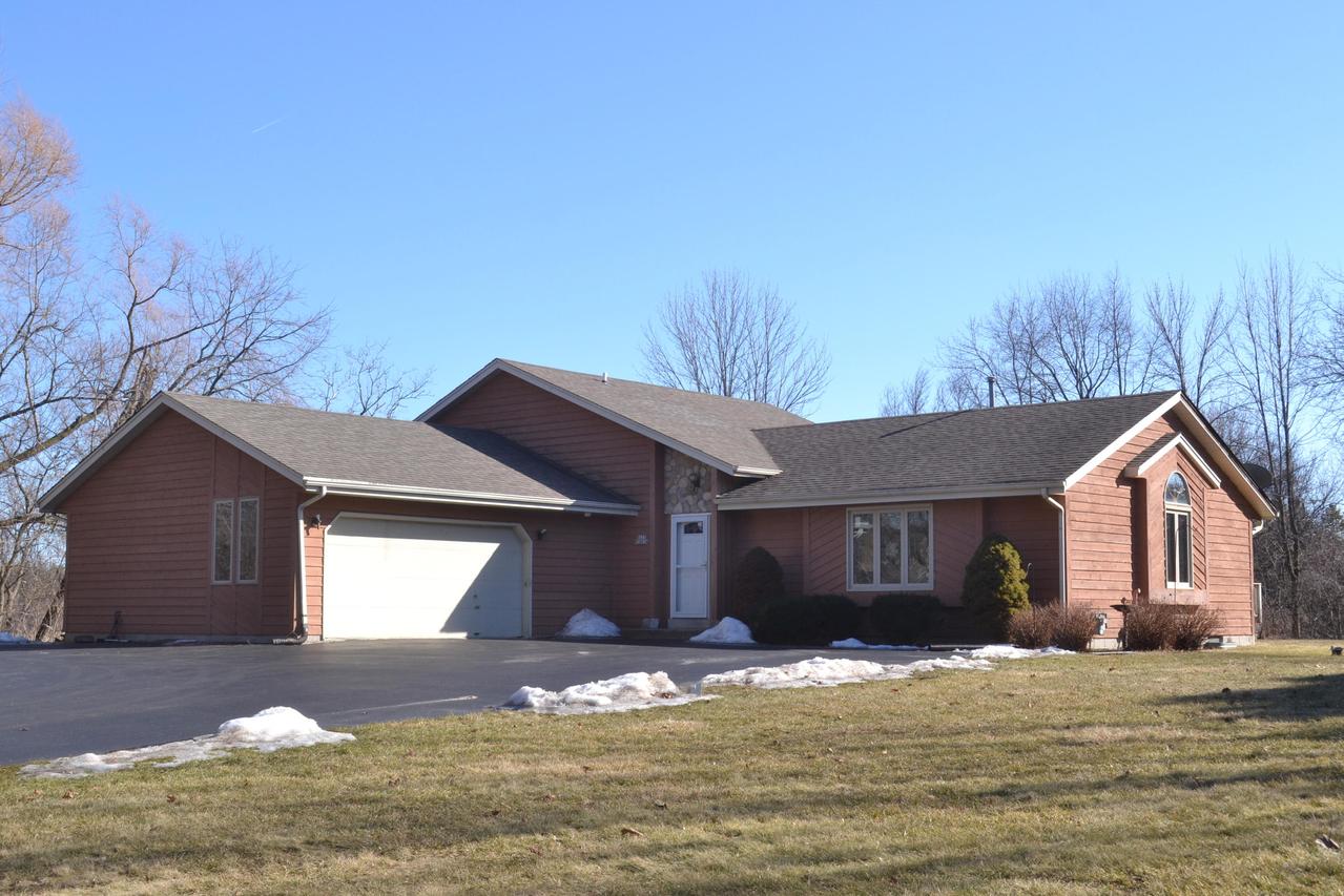 N121W20026 Dalebrook Dr, Germantown, WI 53076