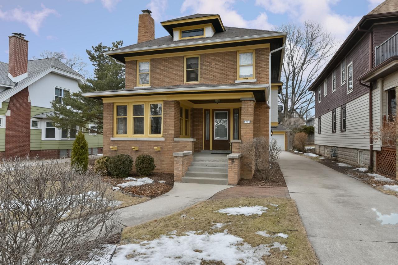 1900 E Olive St, Shorewood, WI 53211