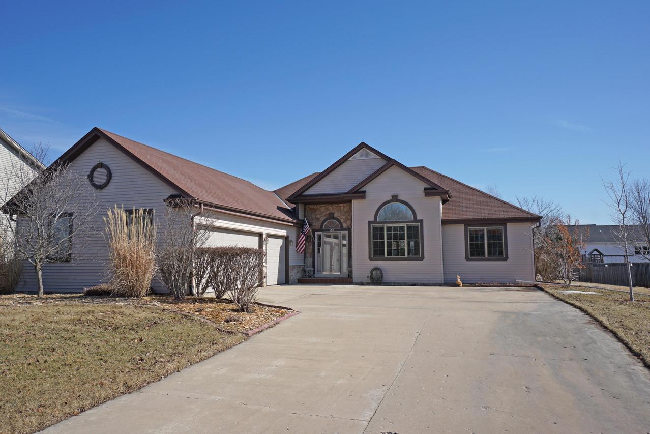 130 Mckenzie Rd, Mukwonago, WI 53149
