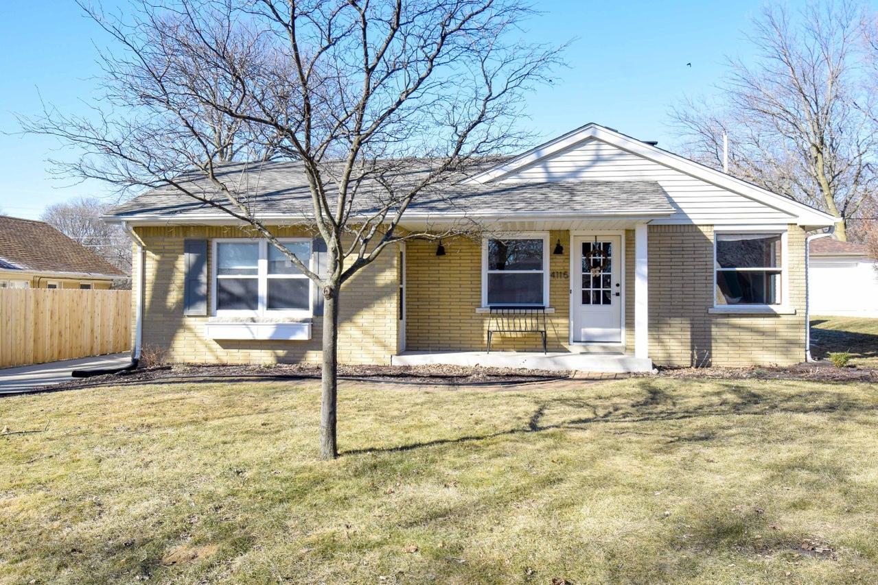 4115 N 95th St, Wauwatosa, WI 53222