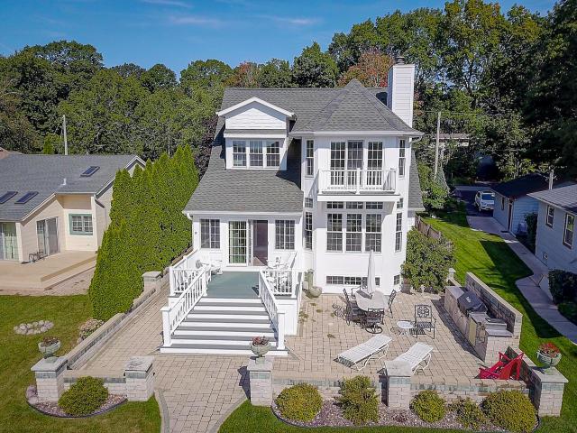 N64W33791 Lakeview Dr, Merton, WI 53066