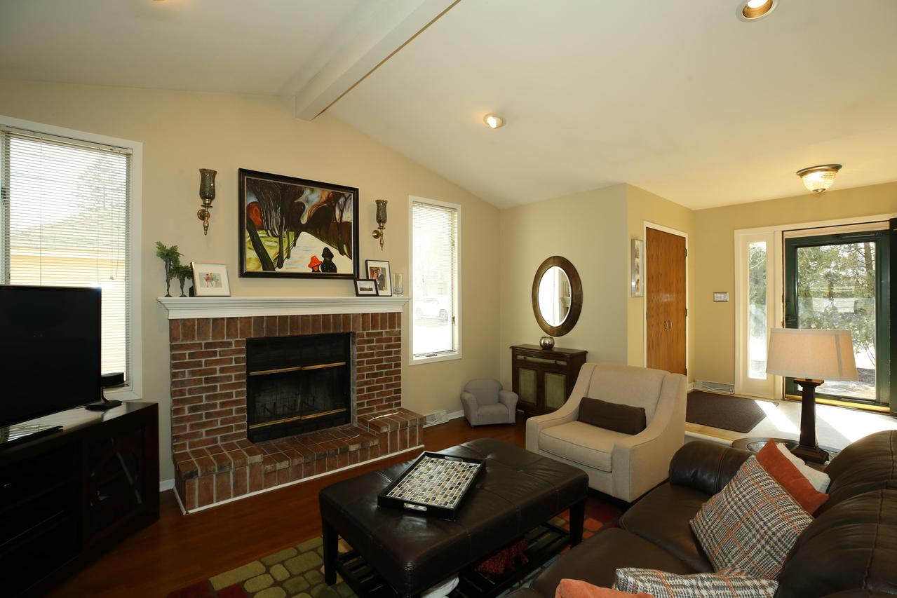 8108 N Navajo Rd, Fox Point, WI 53217