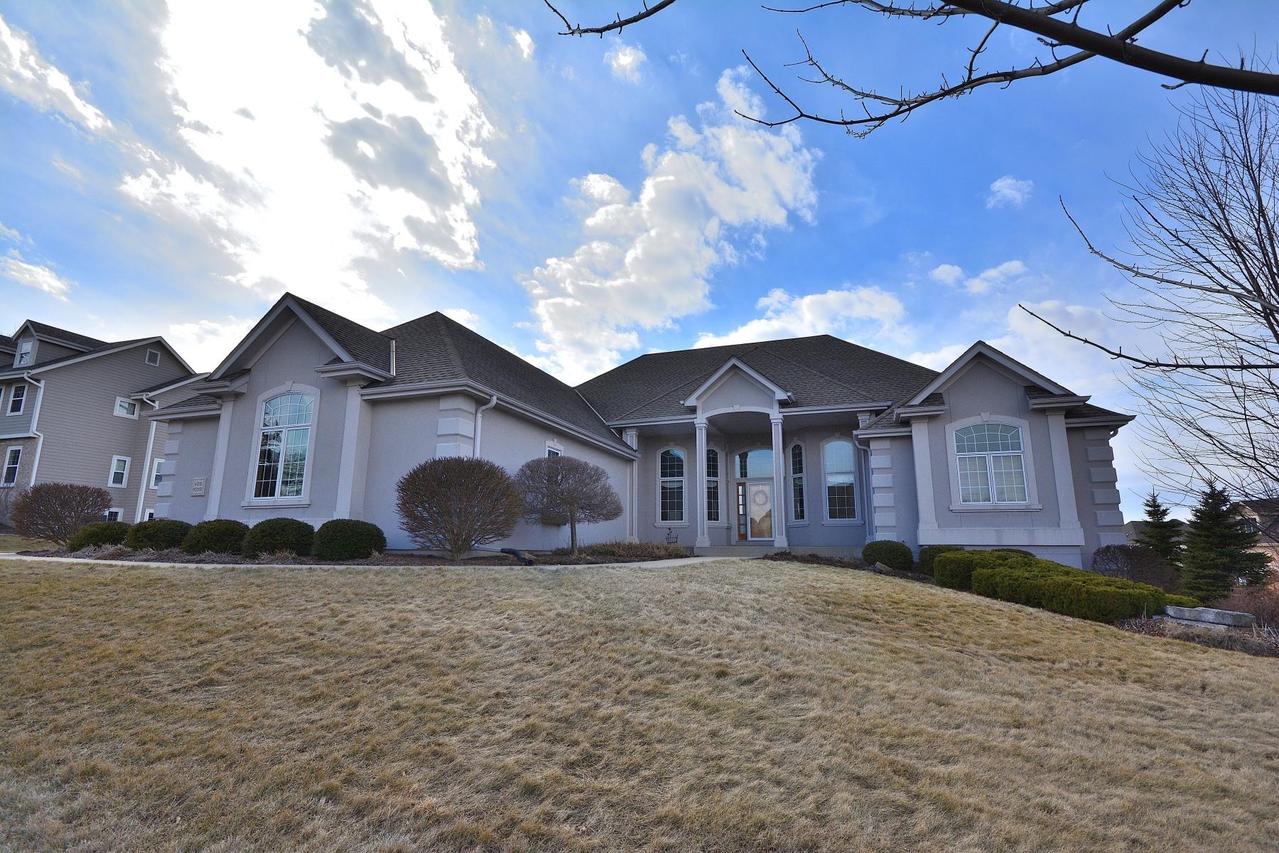 W216N5517 Adamdale Dr, Menomonee Falls, WI 53051