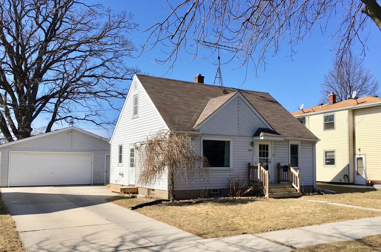 2208 S 17th St, Sheboygan, WI 53081