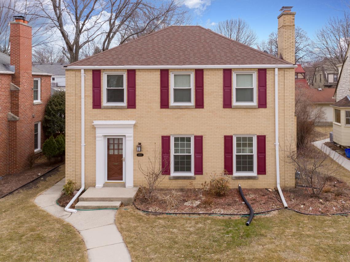 4528 N Wildwood Ave, Shorewood, WI 53211