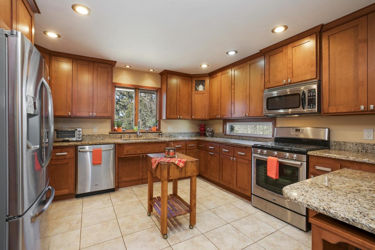 8729 Western Ave, Cedarburg, WI 53012
