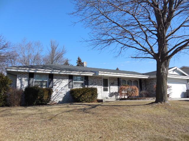 13820 W Wilbur Dr., New Berlin, WI 53151