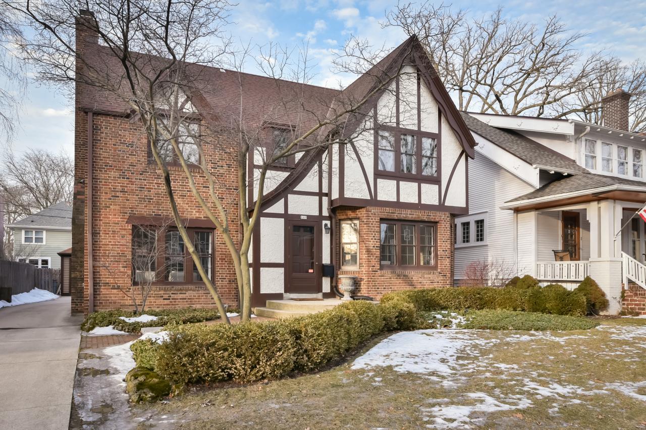 840 E Birch Ave, Whitefish Bay, WI 53217