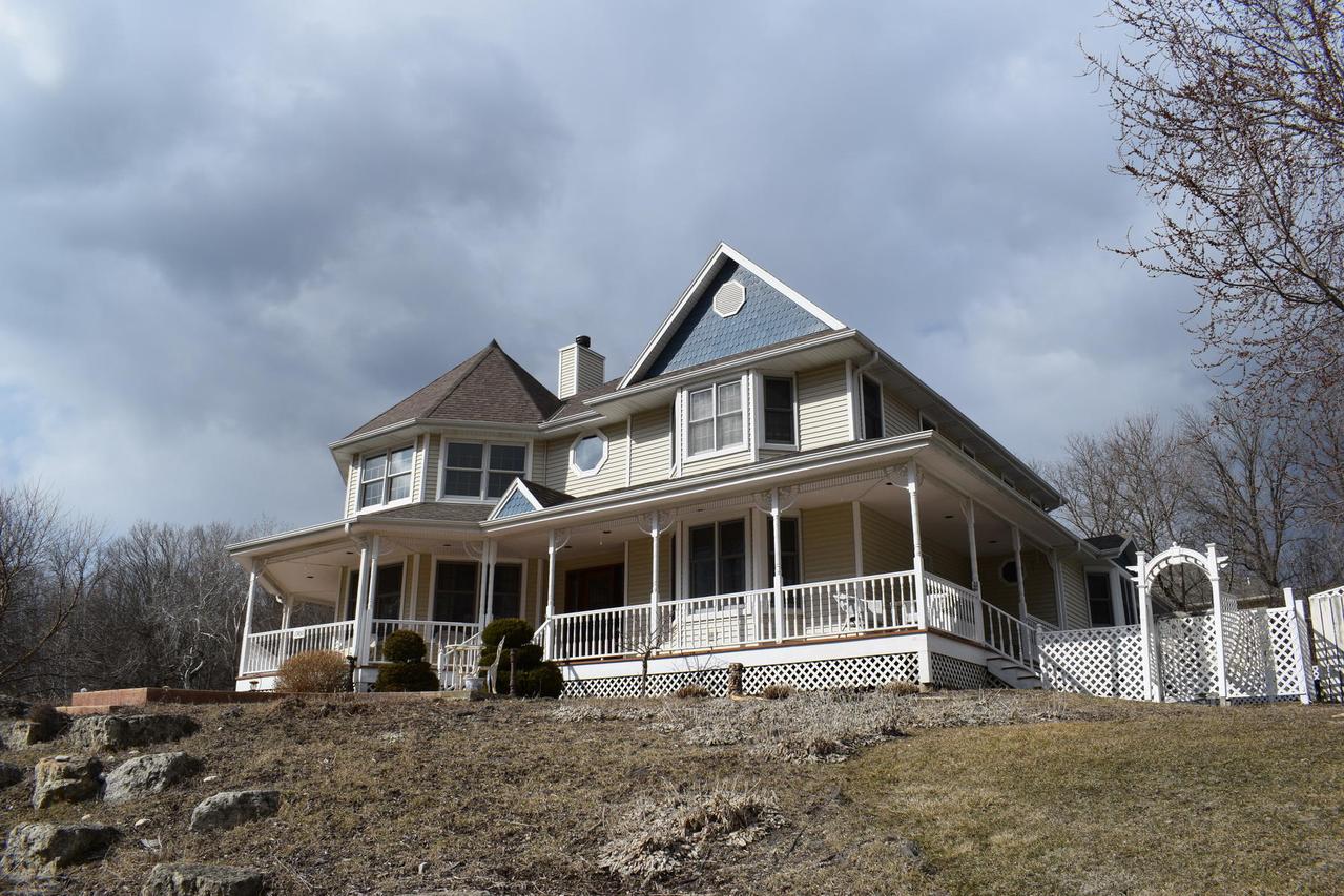 17450 Oak Park, Brookfield, WI 53045