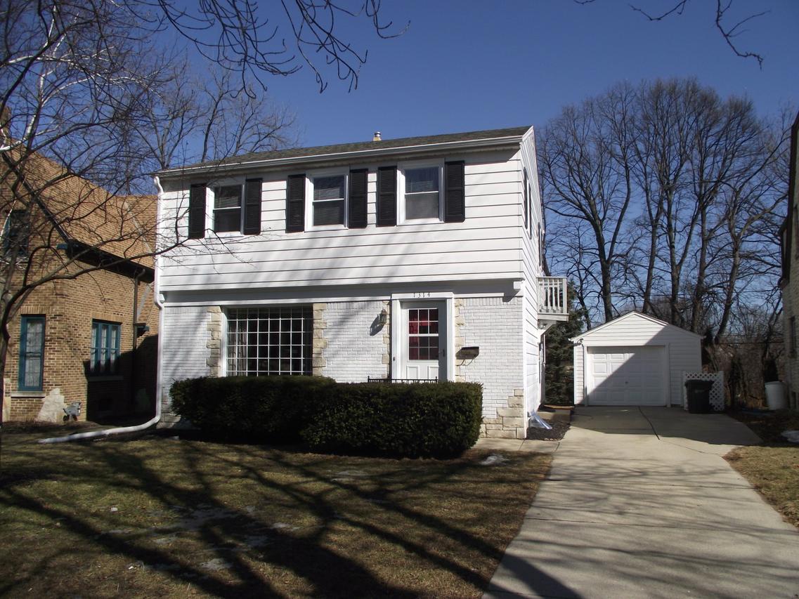 1314 N 63rd Ct., Wauwatosa, WI 53213