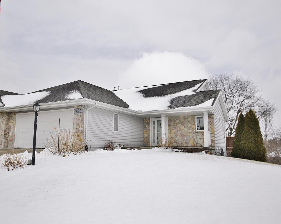 225 E East Haven, Watertown, WI 53094