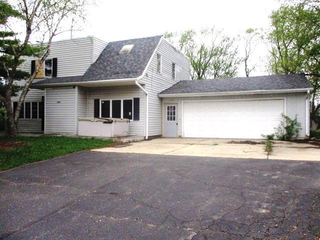 16904 County Line Rd., Yorkville, WI 53182