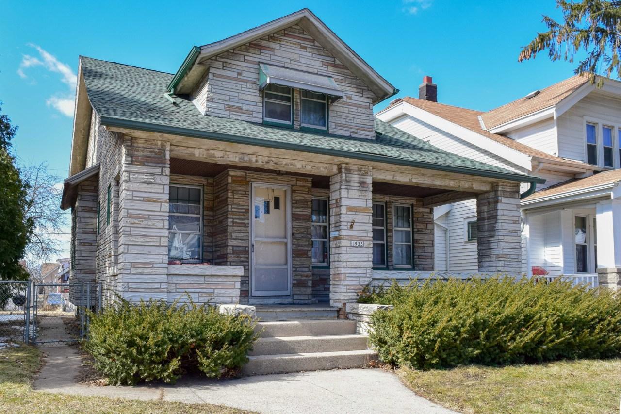 1933 S 32nd St, Milwaukee, WI 53215