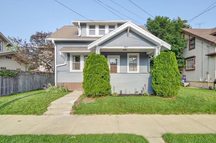 821 Hayes Ave, Racine, WI 53405