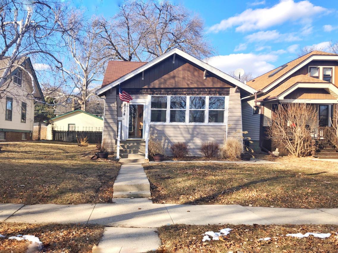 8138 W Gridley Ave, Wauwatosa, WI 53213