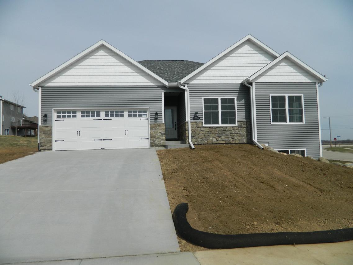 1514 Wedgewood, Watertown, WI 53098