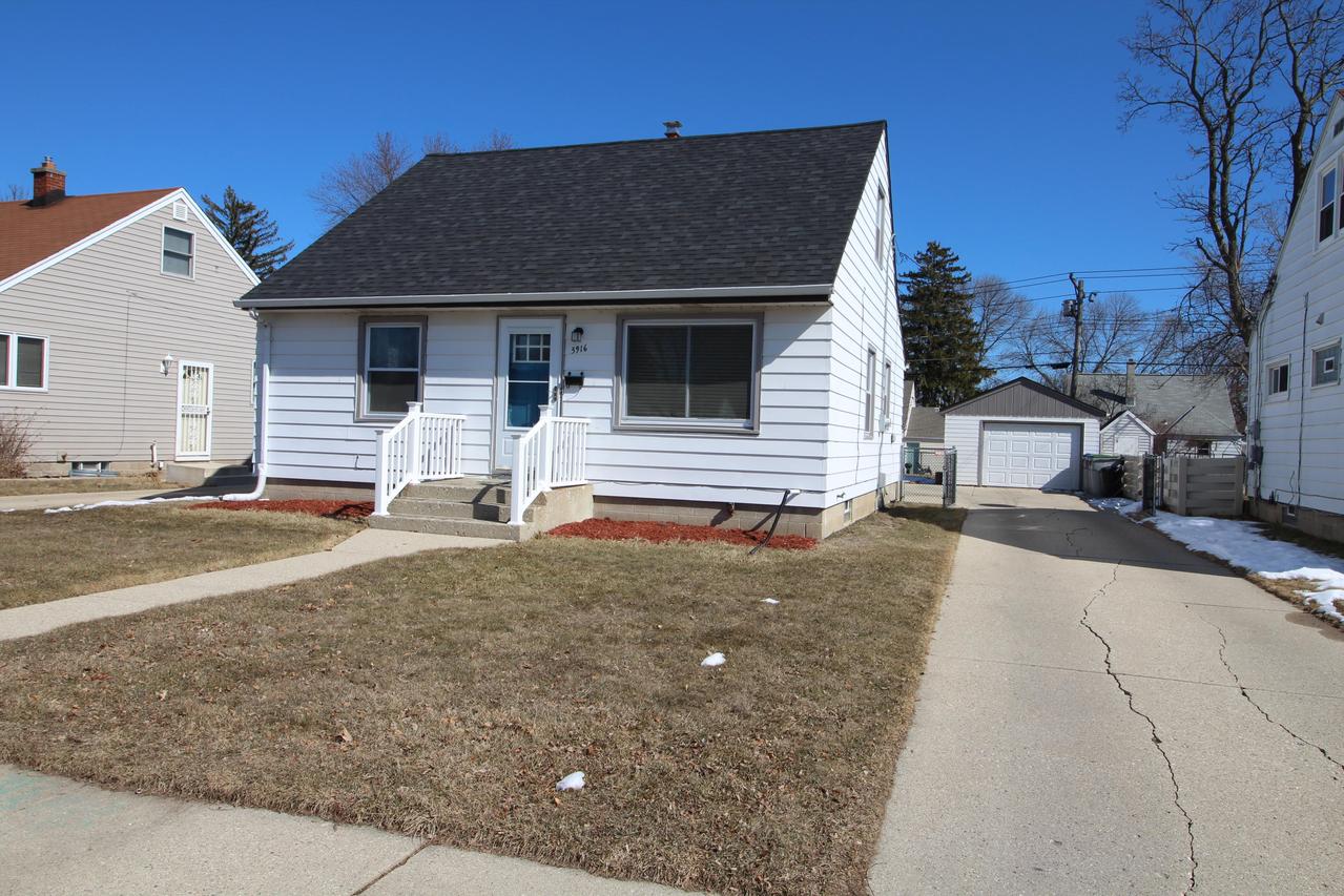 3916 N 83rd St, Milwaukee, WI 53222