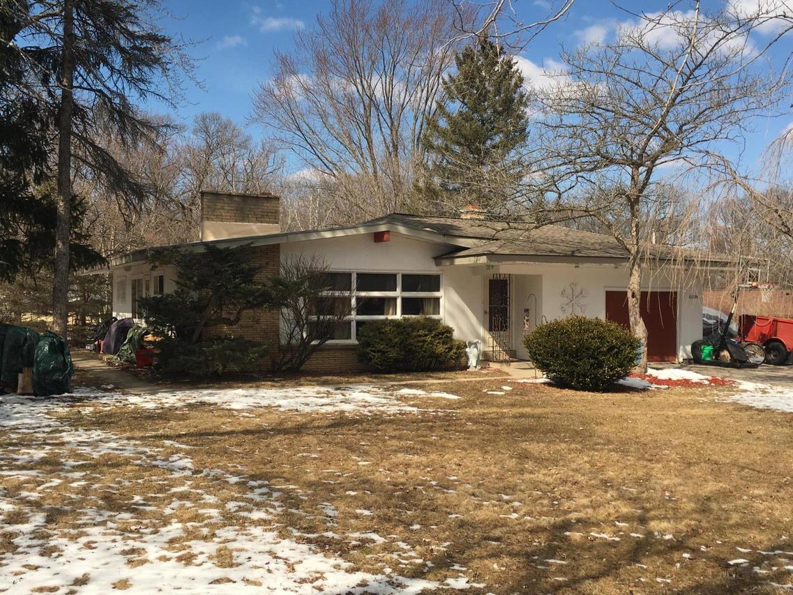 11374 Arrowhead Trl, Hales Corners, WI 53130