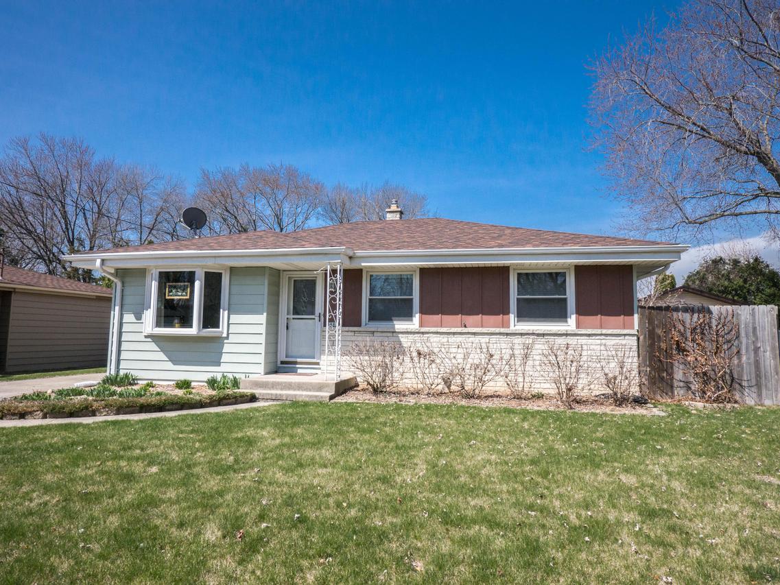 6881 N 45th St, Milwaukee, WI 53223