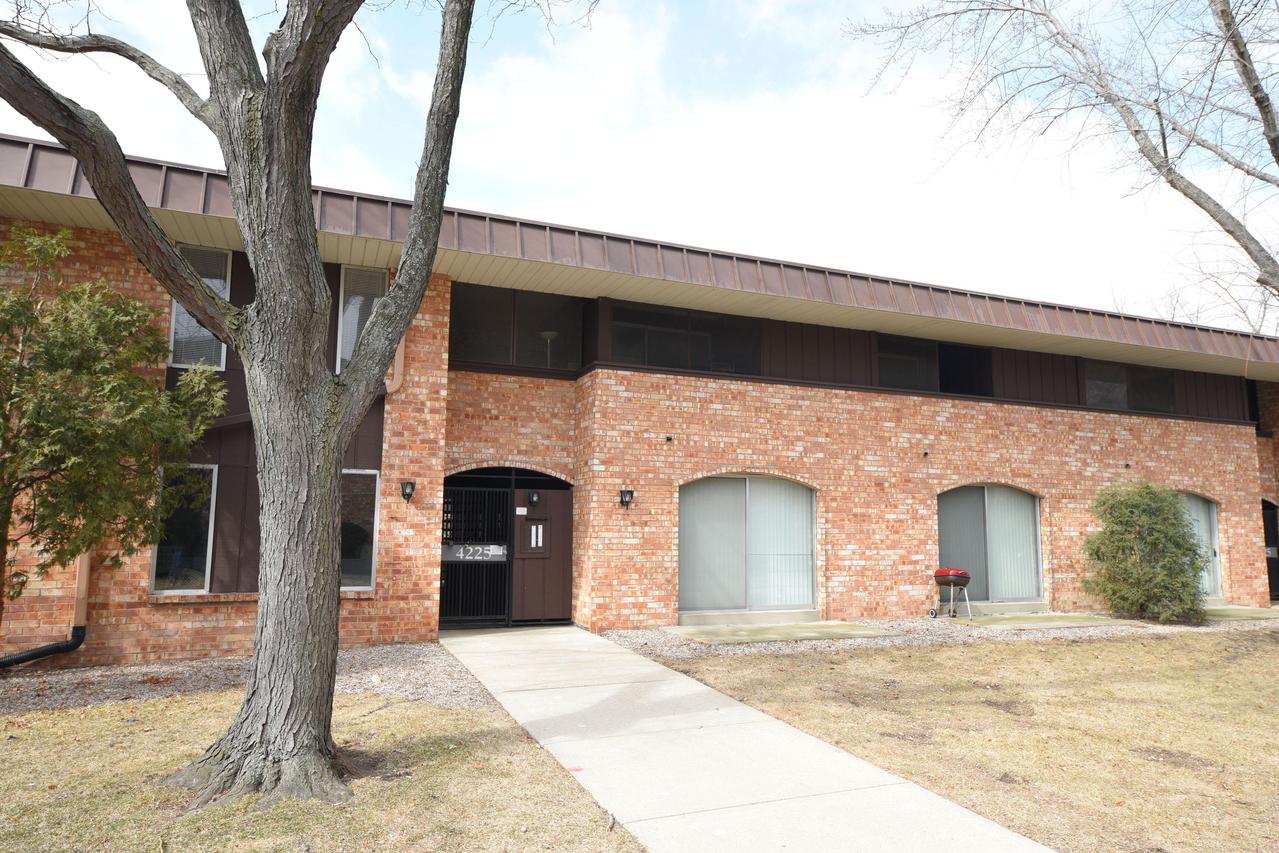 4225 W Rivers Edge Cir #25, Brown Deer, WI 53209