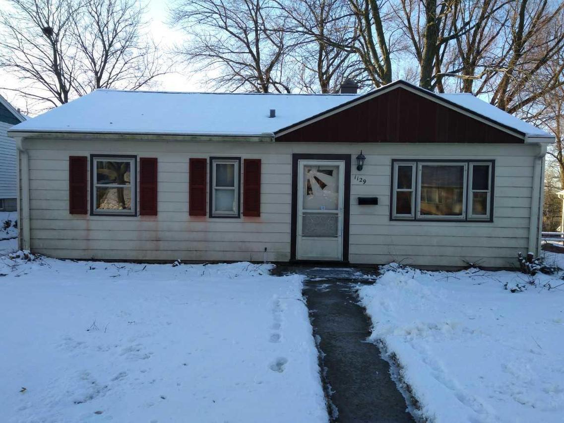 1129 Margaret St, Waukesha, WI 53186