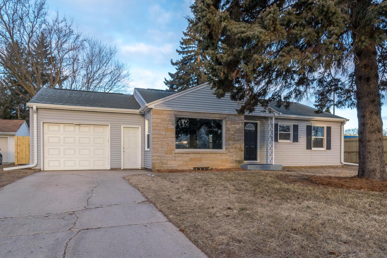 1533 N Wisconsin St, Port Washington, WI 53074