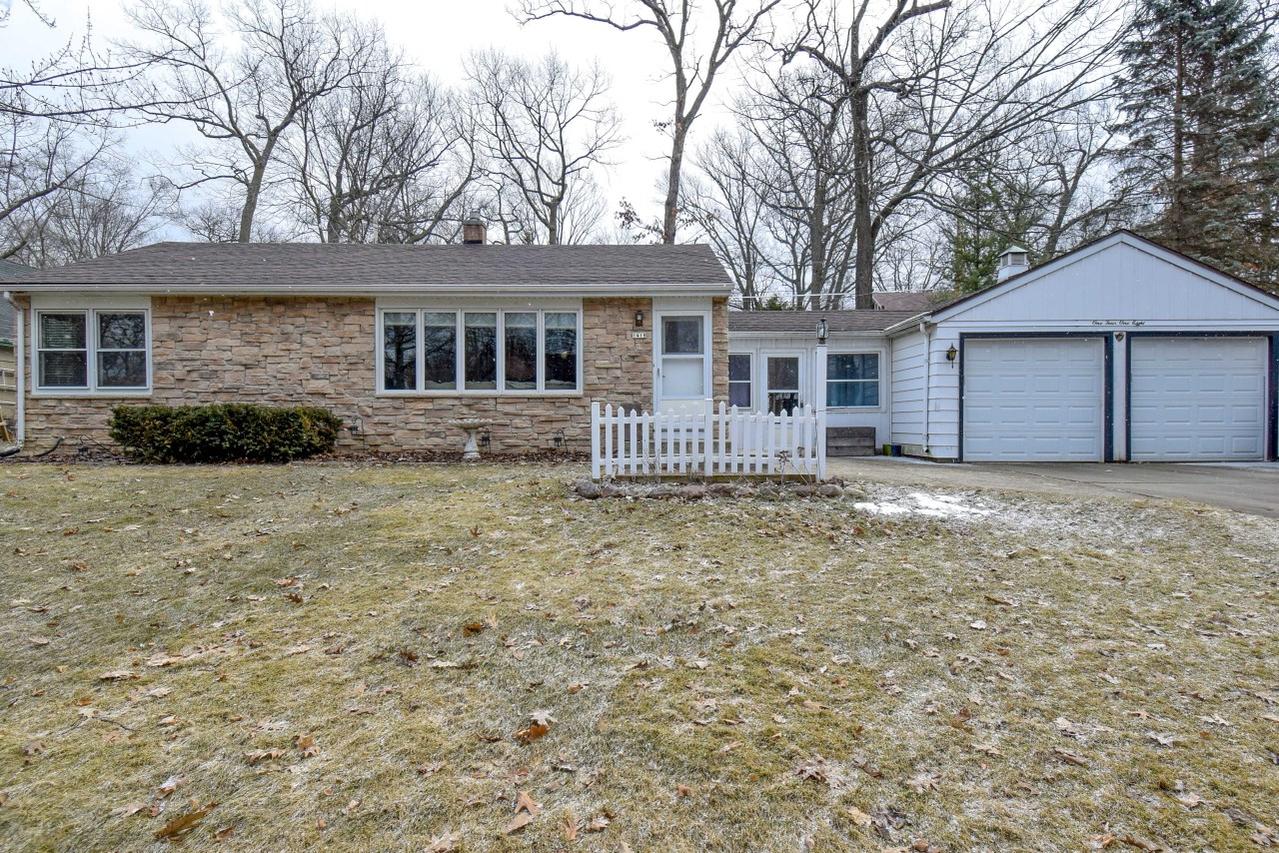 1418 N 123rd St, Wauwatosa, WI 53226