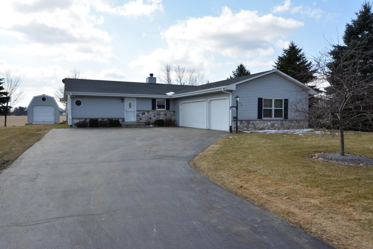10127 Dunkelow Rd, Caledonia, WI 53126