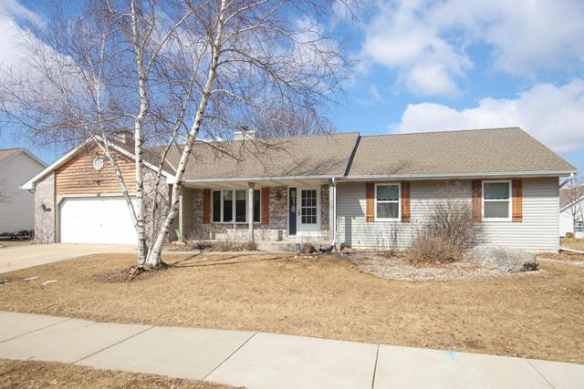 424 Deer Ridge, West Bend, WI 53095