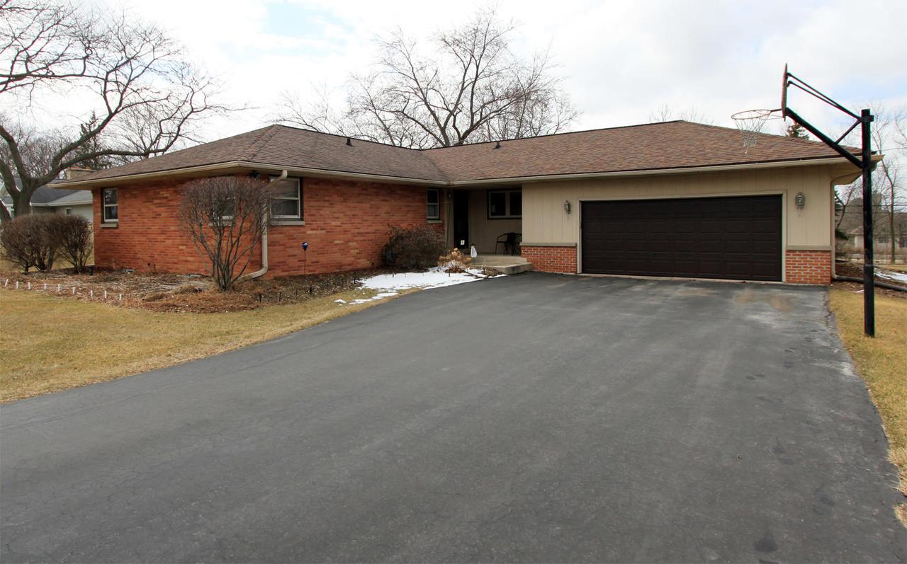 3545 Studio Ct., Brookfield, WI 53045