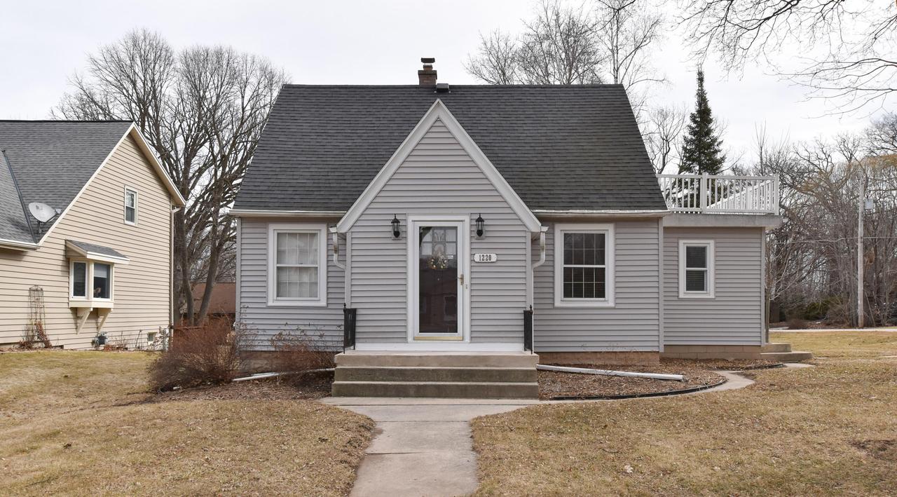 1220 Webster Ave, Brookfield, WI 53005