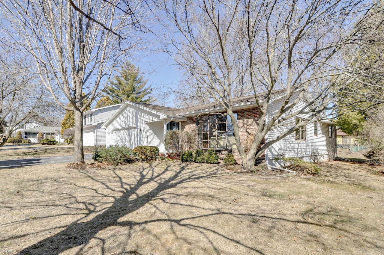 1747 Miller Rd, Lake Geneva, WI 53147