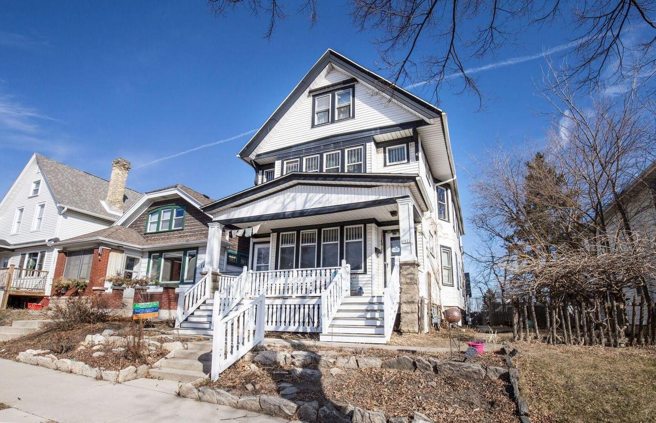 1820 E Bennett Ave #1822, Milwaukee, WI 53207