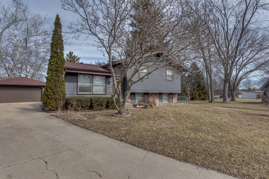 2520 Tulip Ct, Caledonia, WI 53402