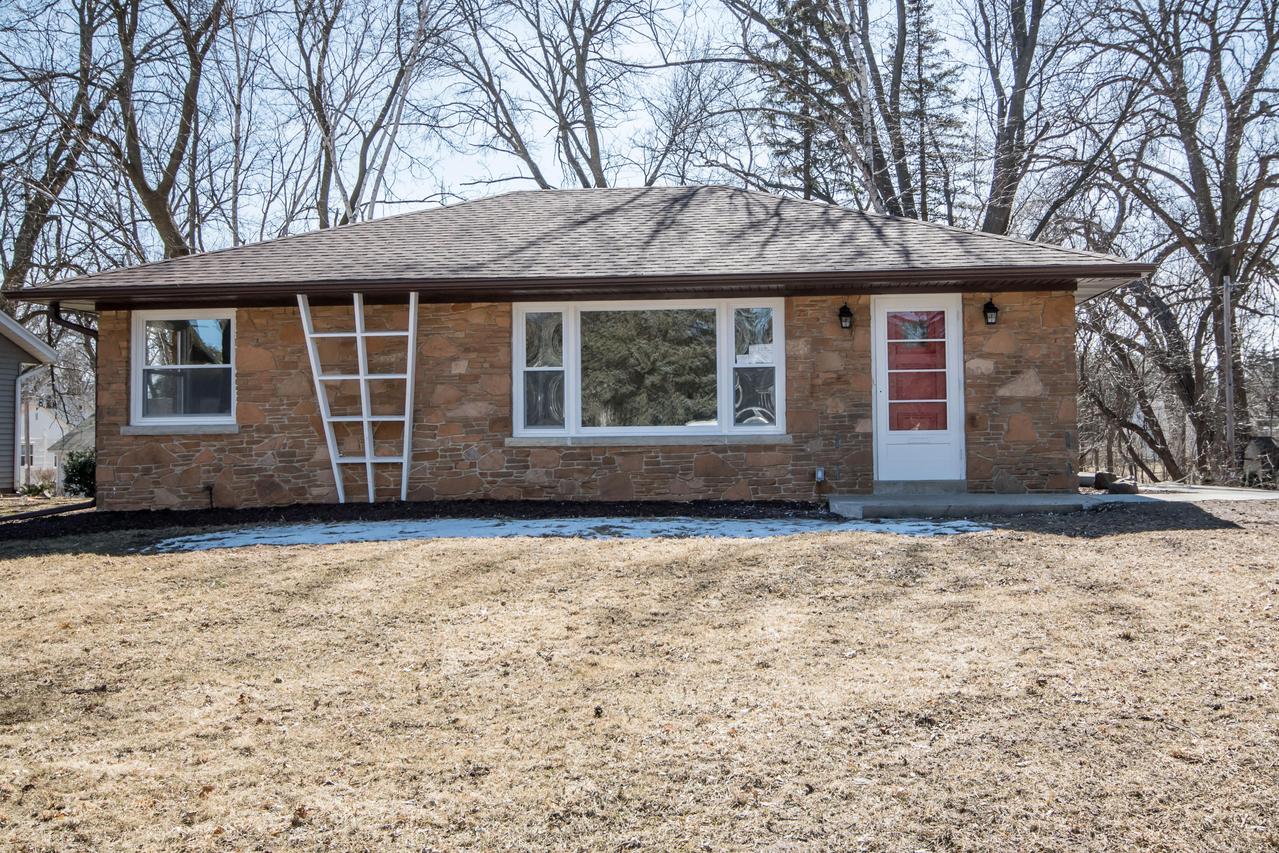 11045 W Parnell Ave, Hales Corners, WI 53130