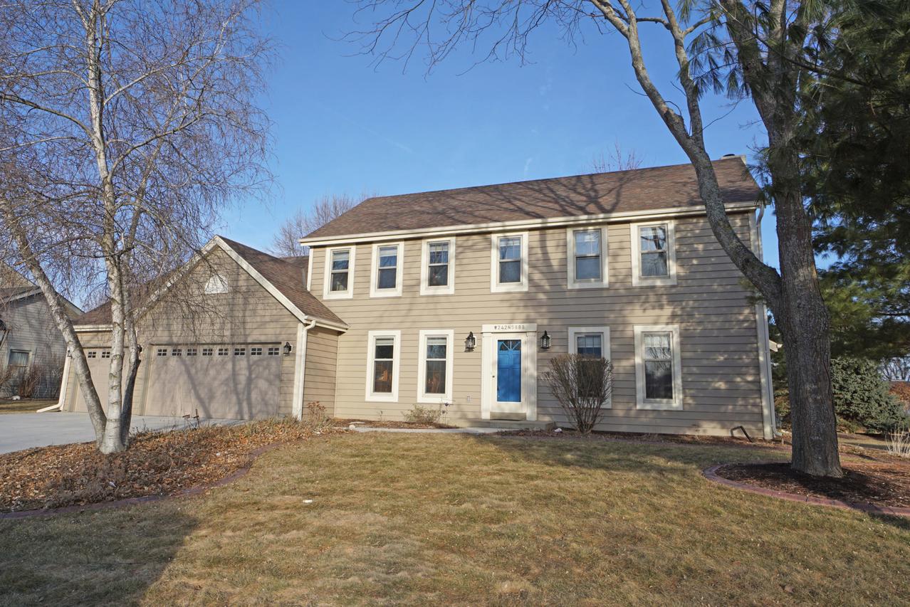 W242N5888 Quail Run, Sussex, WI 53089