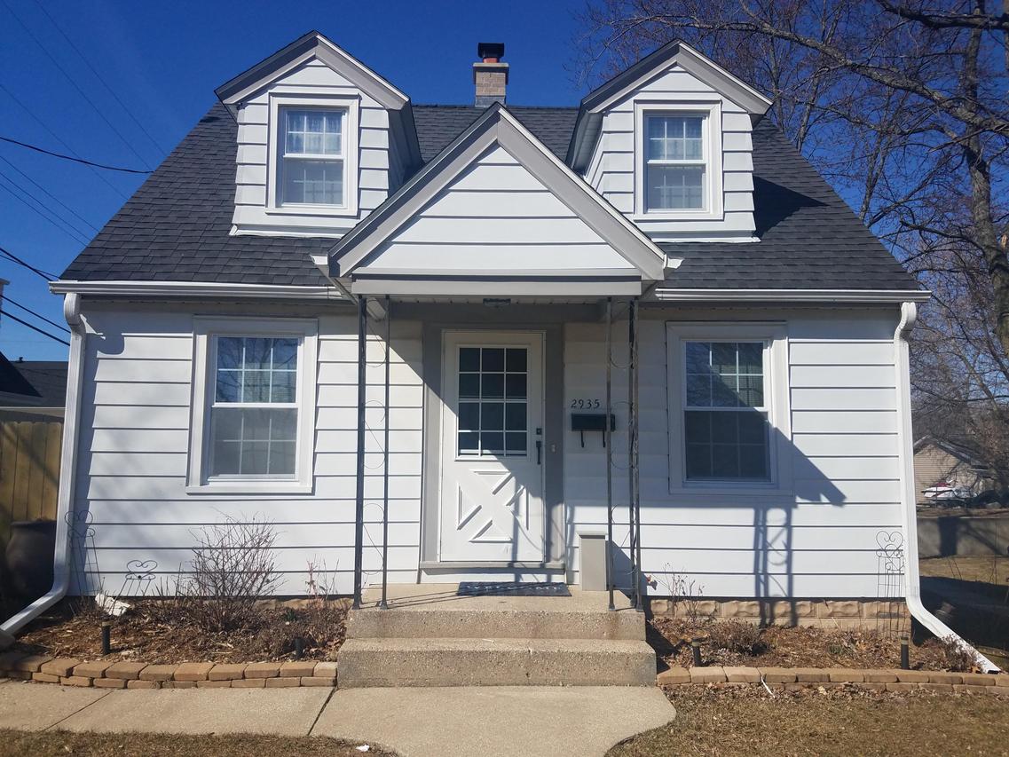 2935 S 91st St, West Allis, WI 53227
