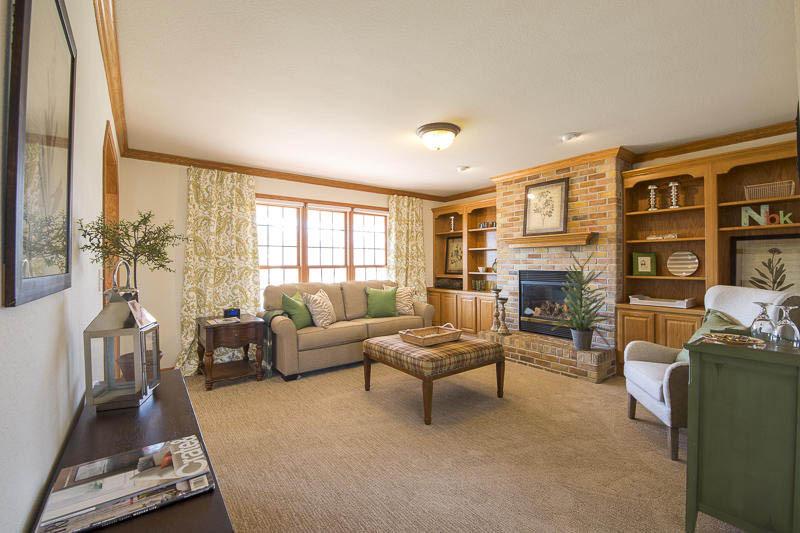 N54W16790 Ravenwood Dr, Menomonee Falls, WI 53051