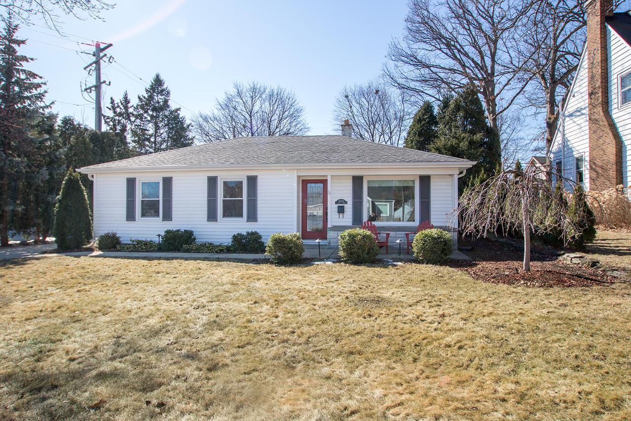 10833 W Denis Ave, Hales Corners, WI 53130
