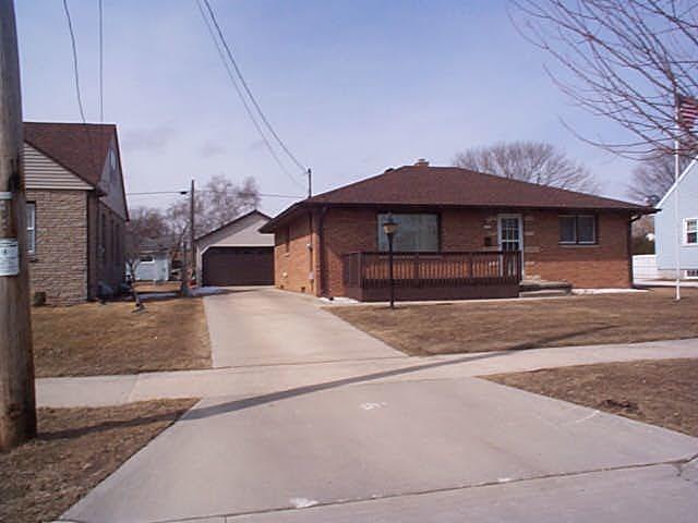 1612 S 23rd St., Manitowoc, WI 54220