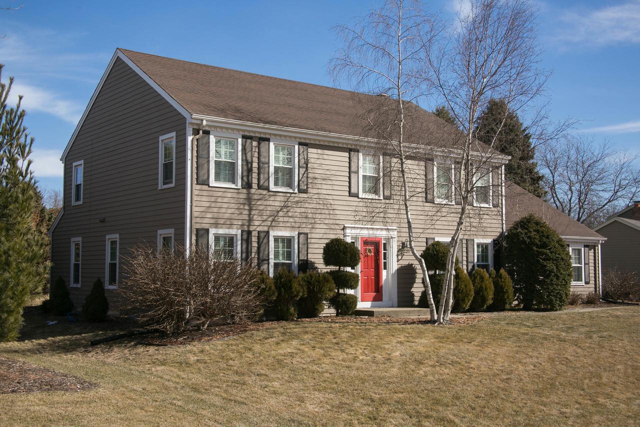 7 Redwood Ct, Wind Point, WI 53402