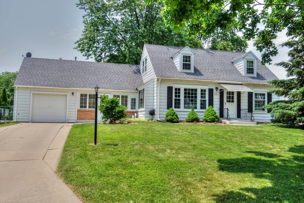 2051 N 113th St., Wauwatosa, WI 53226